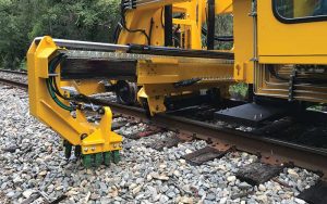 The KTR 450 removing railway ties with ease on stone base.